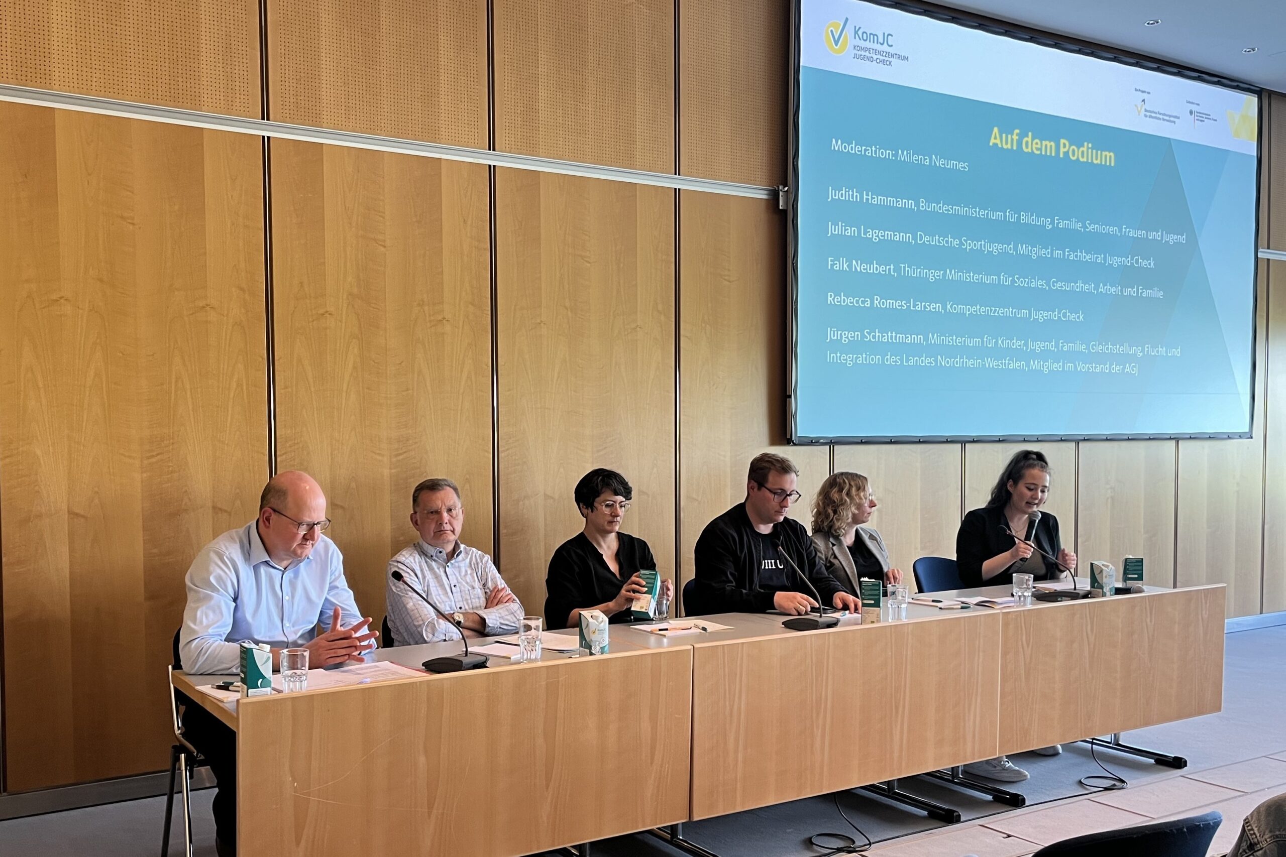 Das Podium der Fachveranstaltung.
